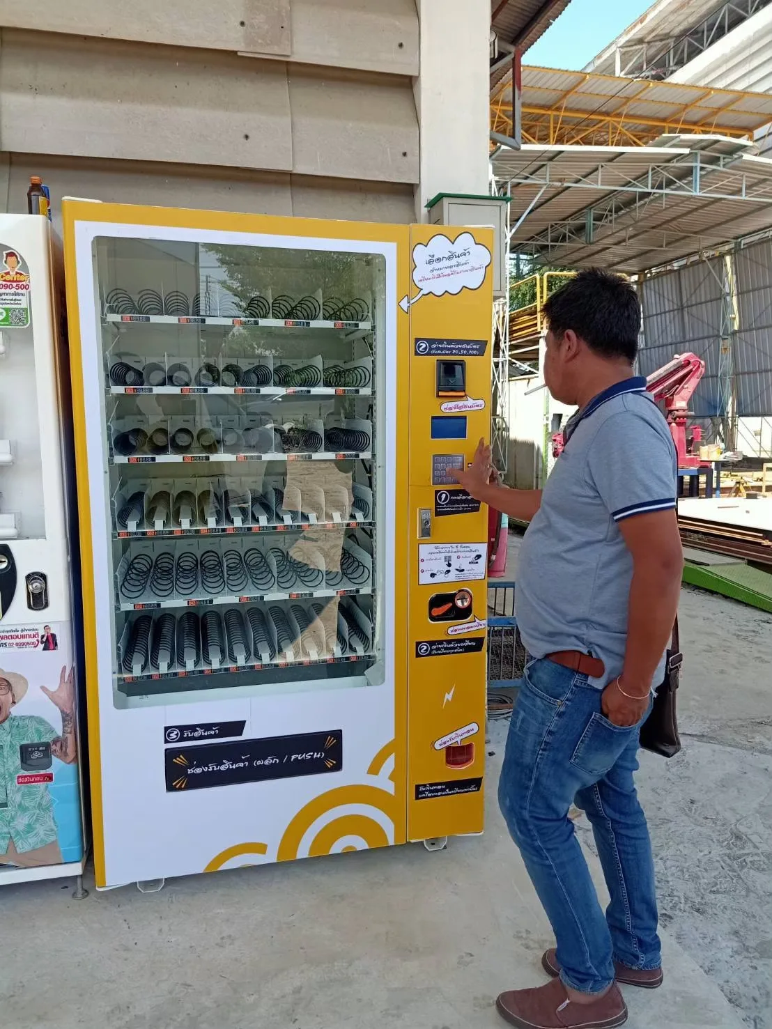 ตู้จำหน่ายขนมและสินค้าอุปโภคบริโภคหยอดเหรียญ Snack vending machine ไม่มีระบบความเย็น
