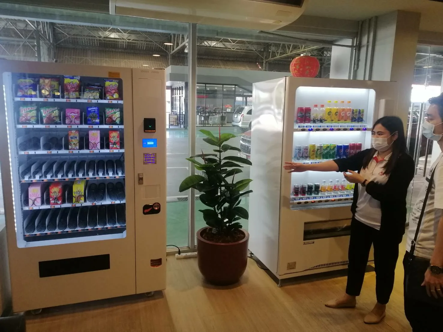 ตู้จำหน่ายขนมและสินค้าอุปโภคบริโภคหยอดเหรียญ Snack vending machine ไม่มีระบบความเย็น